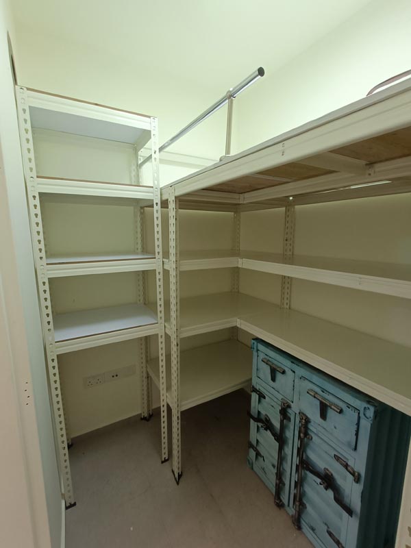helper storage bed with side shelf